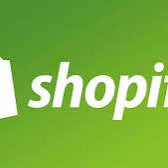 Shopify logosu, beyaz alışveriş çantası simgesi ve yeşil arka plan üzerinde