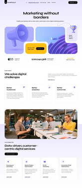 Dijital pazarlama çözümleri sunan ekibin iş toplantısı ve veri odaklı hizmetler anlatımı