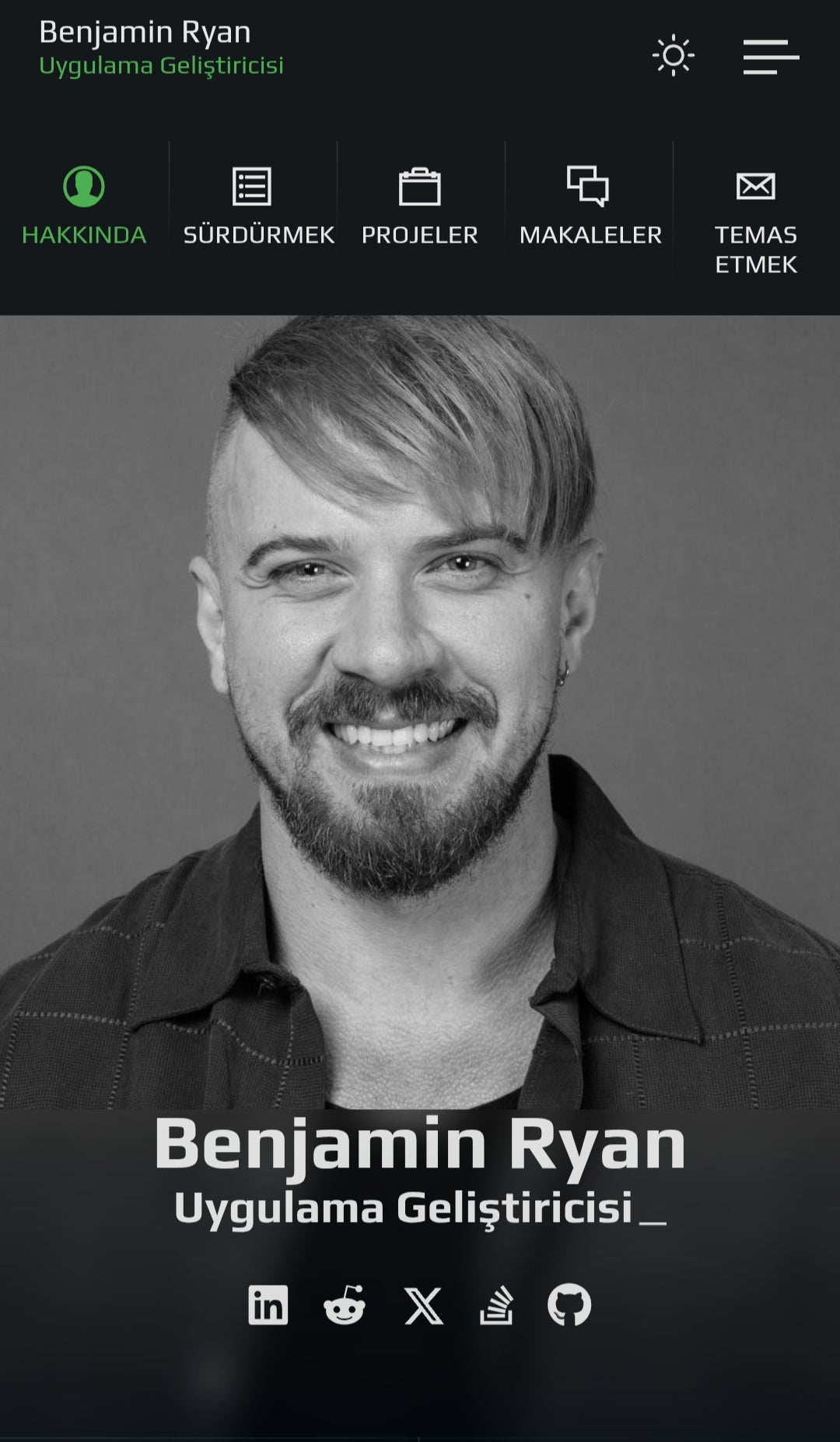 RyanCV - Kişisel Portföy Özgeçmiş Teması